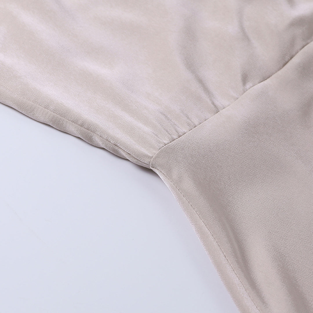 Carina – Elegantes Damenkleid mit V-Ausschnitt und Spaghettiträgern