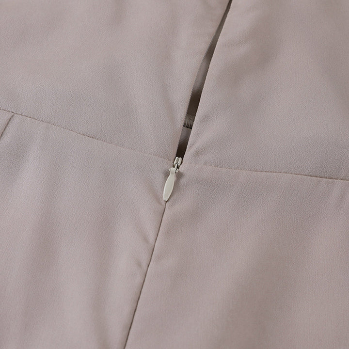 Carina – Elegantes Damenkleid mit V-Ausschnitt und Spaghettiträgern