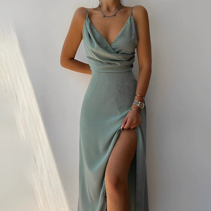 Carina – Elegantes Damenkleid mit V-Ausschnitt und Spaghettiträgern