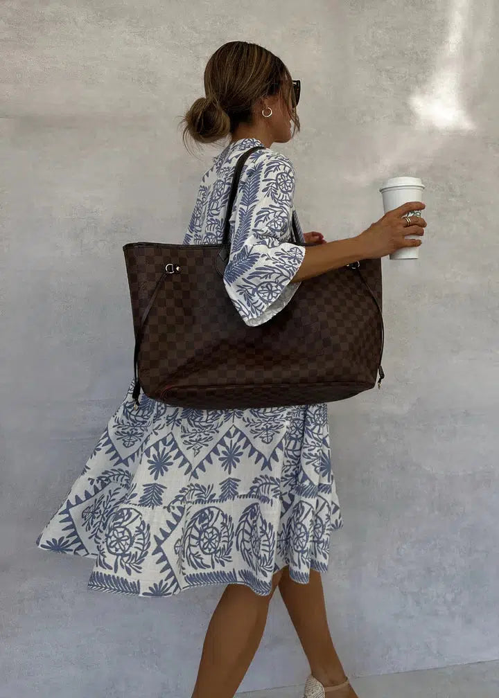 Idalina – Damen Kleid mit Modischem Print und Figurbetontem Schnitt